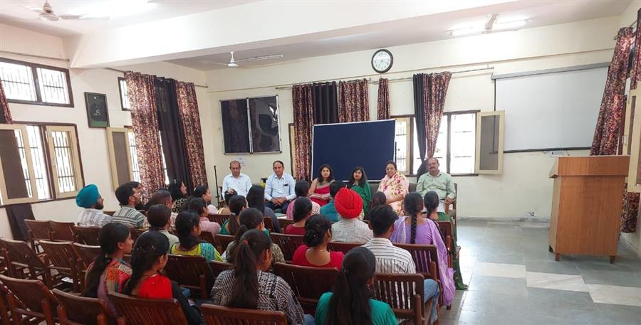 राजकीय महाविद्यालय कालका में अभिभावक शिक्षक बैठक का सफल आयोजन